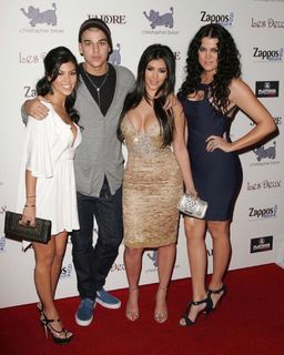 Kim Kardashian feet photo thumbnail