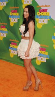 Kim Kardashian feet photo thumbnail