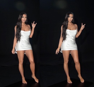 Kim Kardashian feet photo thumbnail