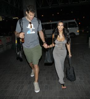 Kim Kardashian feet photo thumbnail