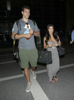 Kim Kardashian feet photo thumbnail