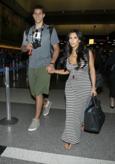 Kim Kardashian feet photo thumbnail