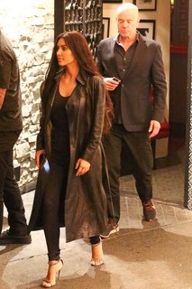 Kim Kardashian feet photo thumbnail