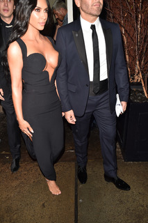 Kim Kardashian feet photo thumbnail