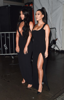 Kim Kardashian feet photo thumbnail
