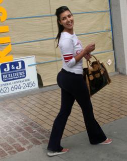 Kim Kardashian feet photo thumbnail