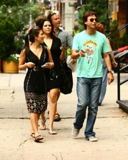 Kim Kardashian feet photo thumbnail