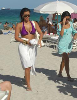 Kim Kardashian feet photo thumbnail