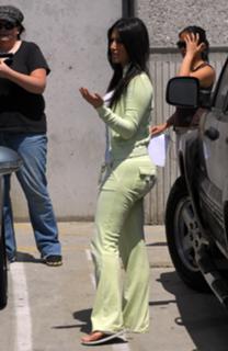 Kim Kardashian feet photo thumbnail