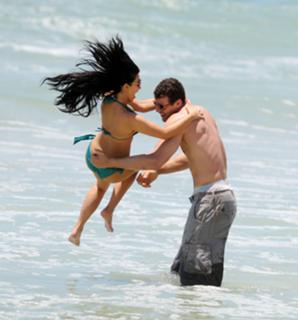 Kim Kardashian feet photo thumbnail