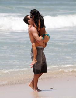 Kim Kardashian feet photo thumbnail