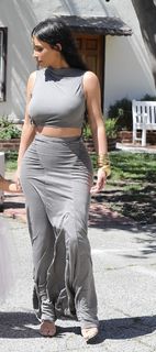 Kim Kardashian feet photo thumbnail