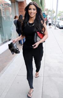 Kim Kardashian feet photo thumbnail