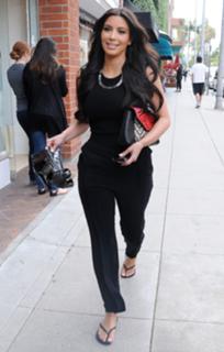 Kim Kardashian feet photo thumbnail