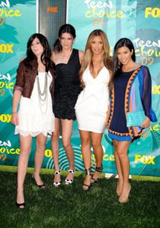 Kim Kardashian feet photo thumbnail