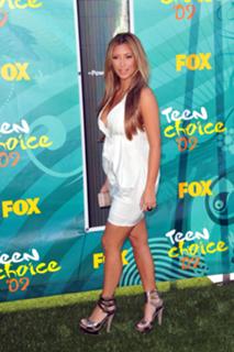 Kim Kardashian feet photo thumbnail