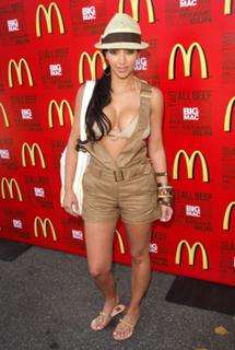 Kim Kardashian feet photo thumbnail