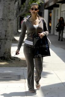Kim Kardashian feet photo thumbnail
