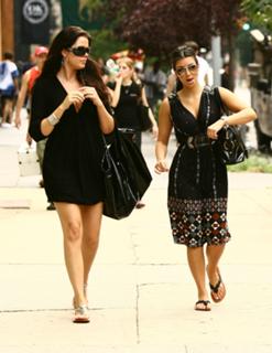 Kim Kardashian feet photo thumbnail