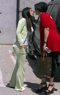 Kim Kardashian feet photo thumbnail