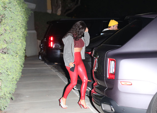 Kim Kardashian feet photo thumbnail