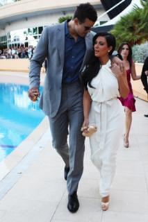 Kim Kardashian feet photo thumbnail