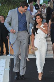 Kim Kardashian feet photo thumbnail