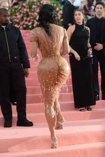 Kim Kardashian feet photo thumbnail