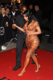 Kim Kardashian feet photo thumbnail