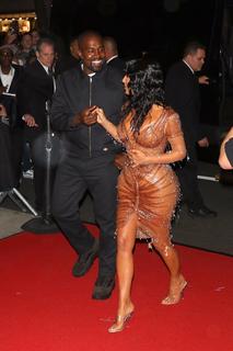 Kim Kardashian feet photo thumbnail