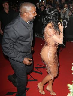 Kim Kardashian feet photo thumbnail