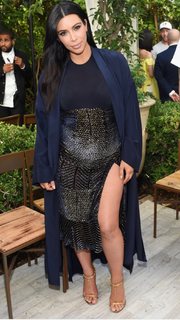 Kim Kardashian feet photo thumbnail