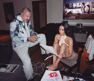 Kim Kardashian feet photo thumbnail