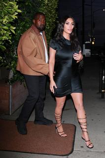 Kim Kardashian feet photo thumbnail