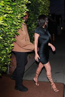 Kim Kardashian feet photo thumbnail
