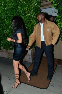 Kim Kardashian feet photo thumbnail