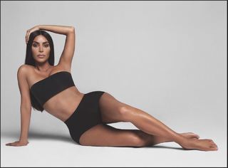 Kim Kardashian feet photo thumbnail
