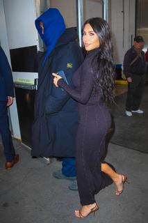 Kim Kardashian feet photo thumbnail