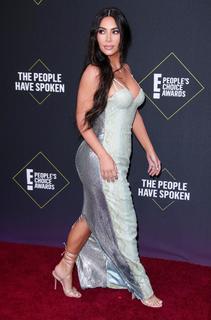 Kim Kardashian feet photo thumbnail