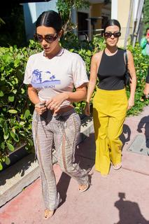 Kim Kardashian feet photo thumbnail