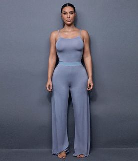 Kim Kardashian feet photo thumbnail
