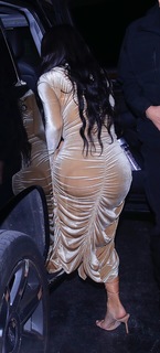 Kim Kardashian feet photo thumbnail