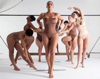 Kim Kardashian feet photo thumbnail