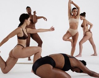 Kim Kardashian feet photo thumbnail