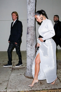 Kim Kardashian feet photo thumbnail