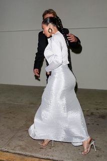 Kim Kardashian feet photo thumbnail