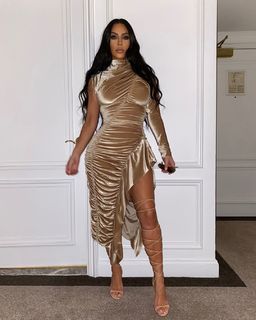 Kim Kardashian feet photo thumbnail