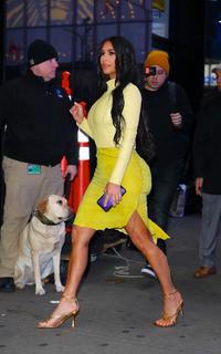 Kim Kardashian feet photo thumbnail