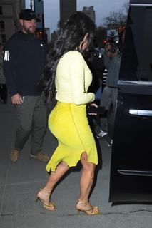Kim Kardashian feet photo thumbnail
