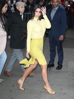 Kim Kardashian feet photo thumbnail
